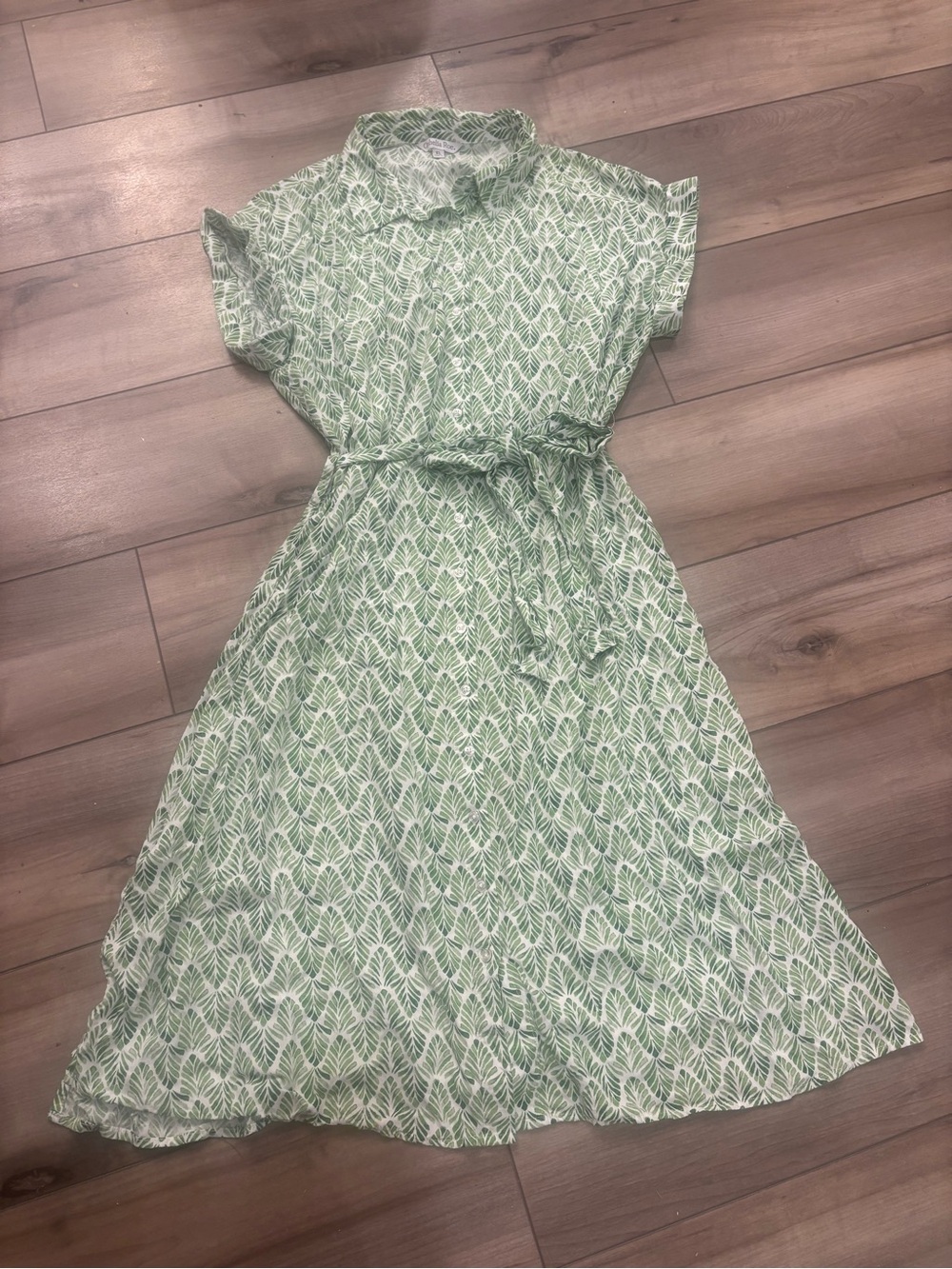 Relaxed Green Leaf Print Shirt Dress with Tie Waist, size xl